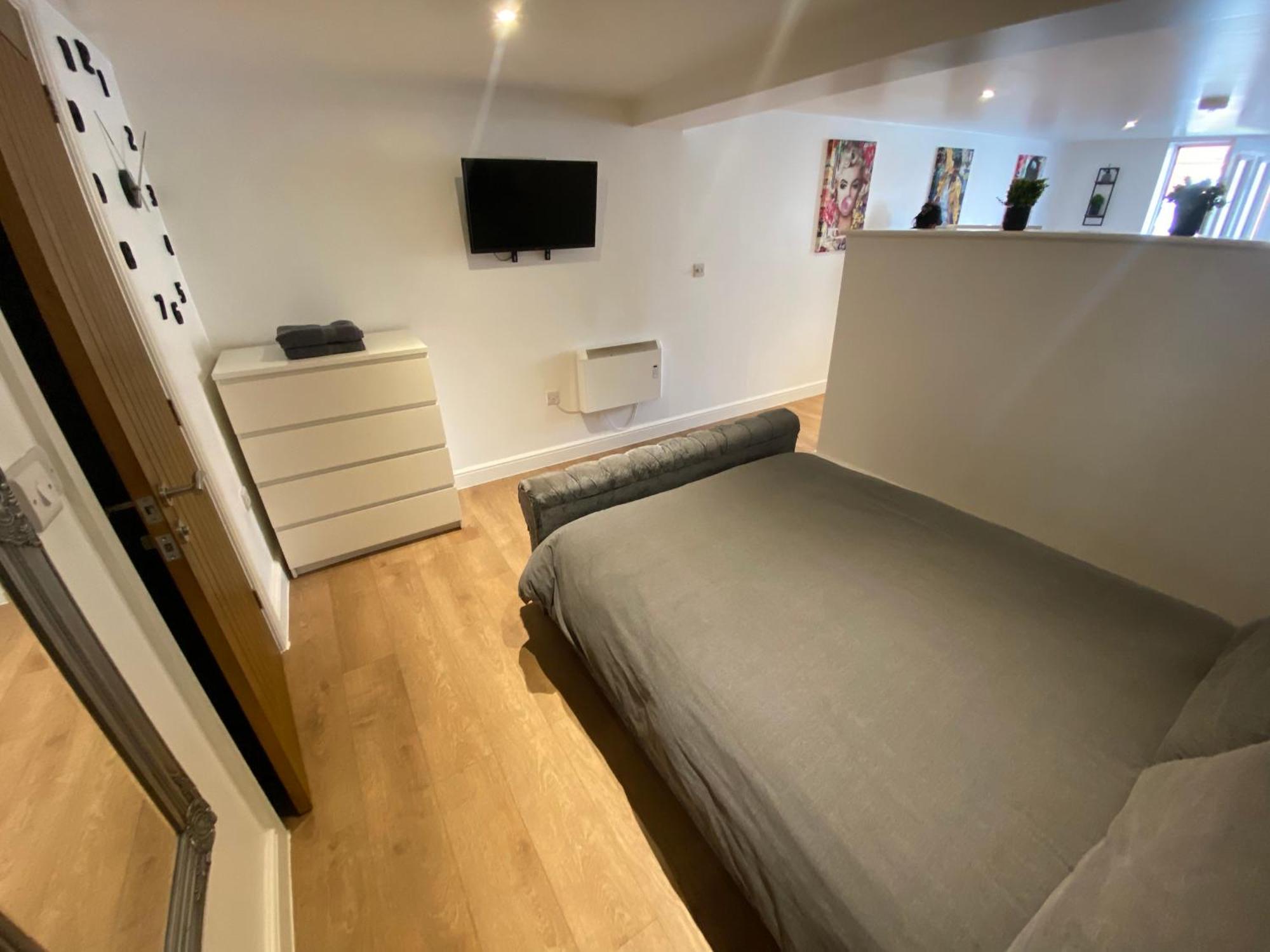 56 - Free St Parking Apartment