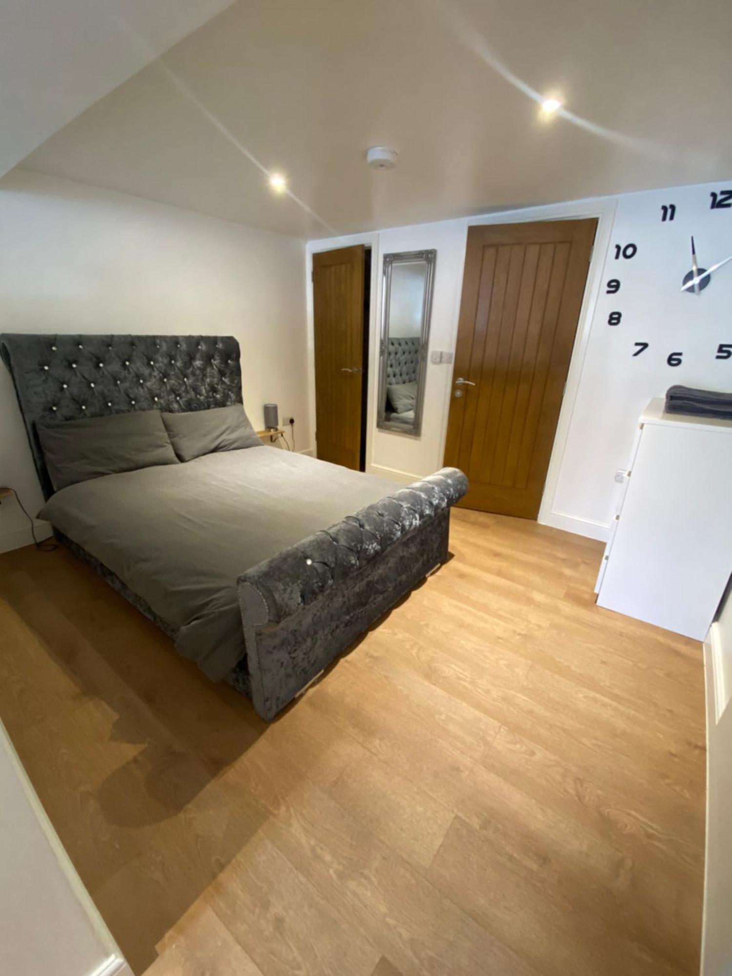 56 - Free St Parking Apartment *