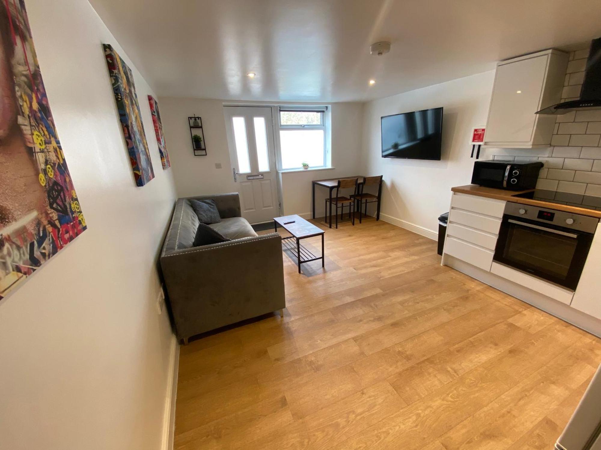 Apartment 56 - Free St Parking